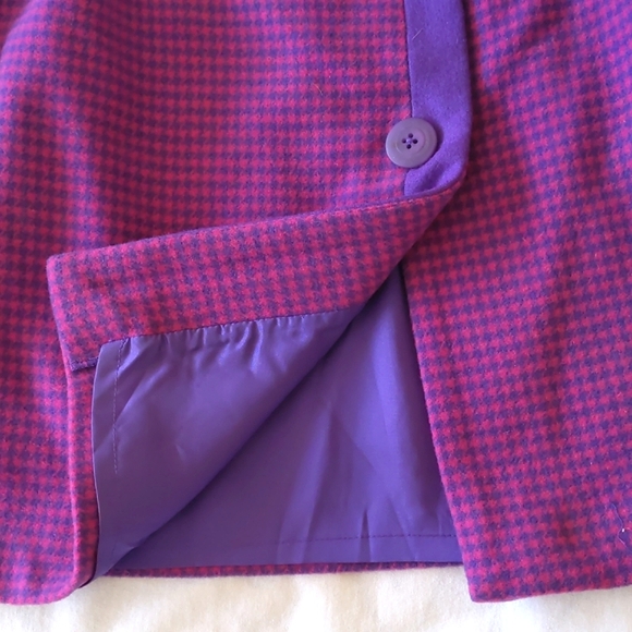 NWOT. Woman's Full lined 100% wool blazer and skirt matching set. - Picture 7 of 8